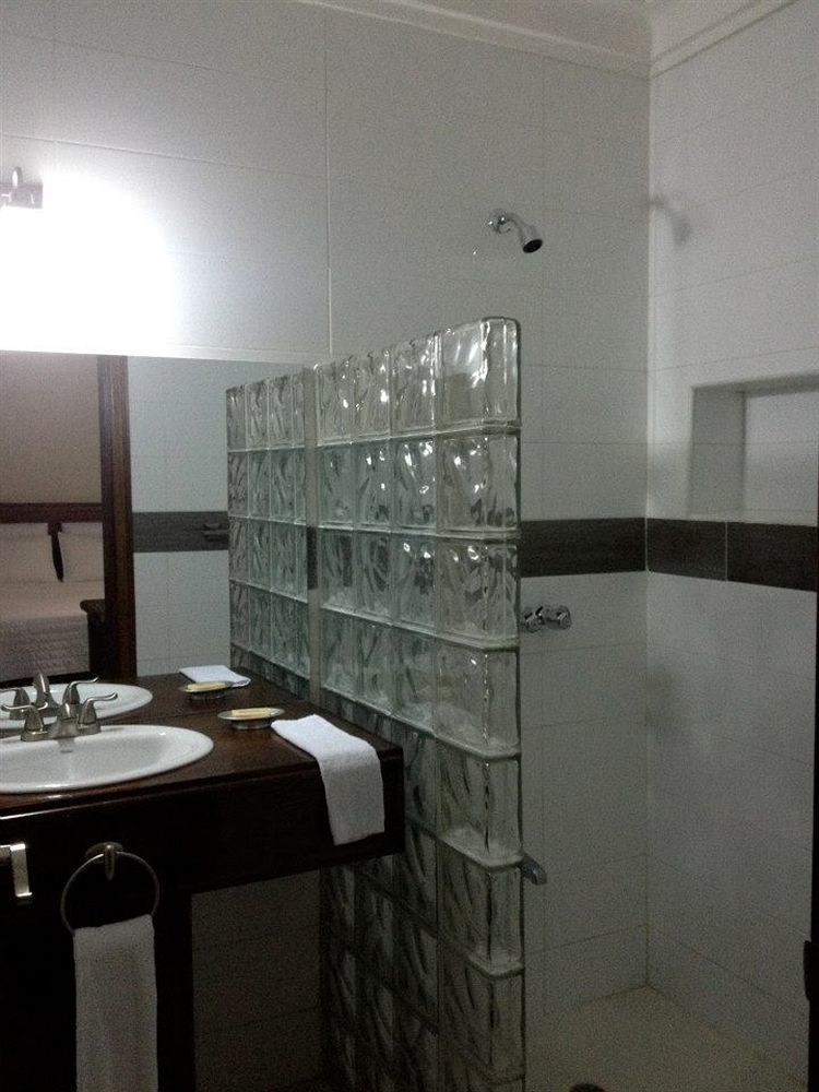 Hotel La Cretonne Les Cayes Bagian luar foto