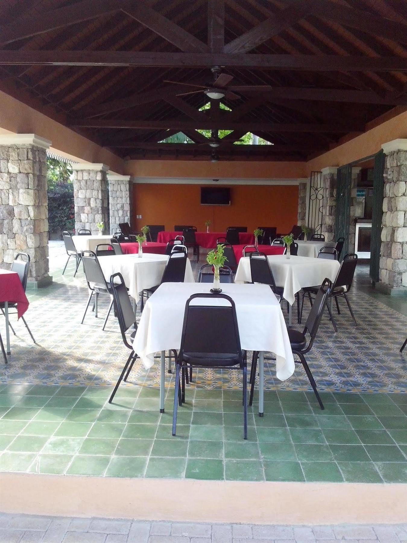 Hotel La Cretonne Les Cayes Bagian luar foto